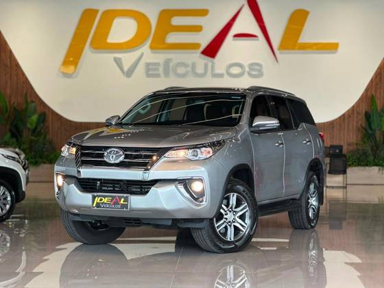 TOYOTA HILUX SW4 2.7 SRV 7 LUGARES 4X2 16V FLEX 4P AUTOMÁTICO TOYOTA HILUX SW4 2.7 SRV 7 LUGARES 4X2 16V FLEX 4P AUTOMÁTICO